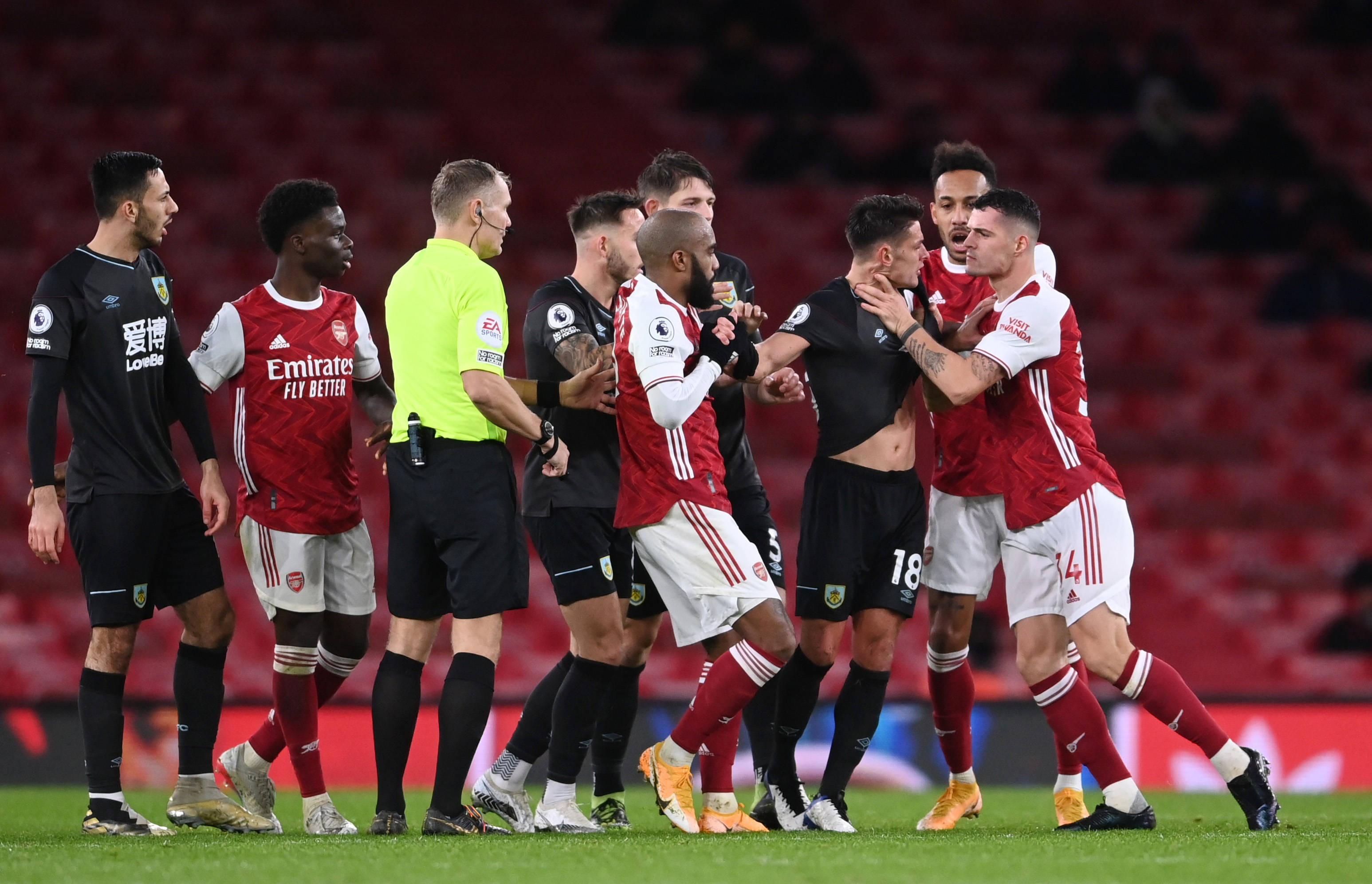 队中发挥关 队中发挥关